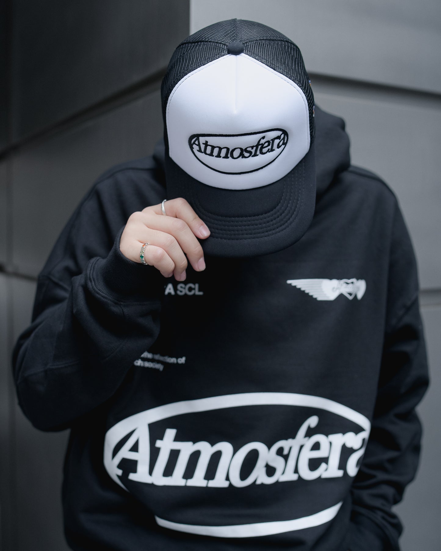 Gorra Atmosfera Eclipse Negra con Blanco