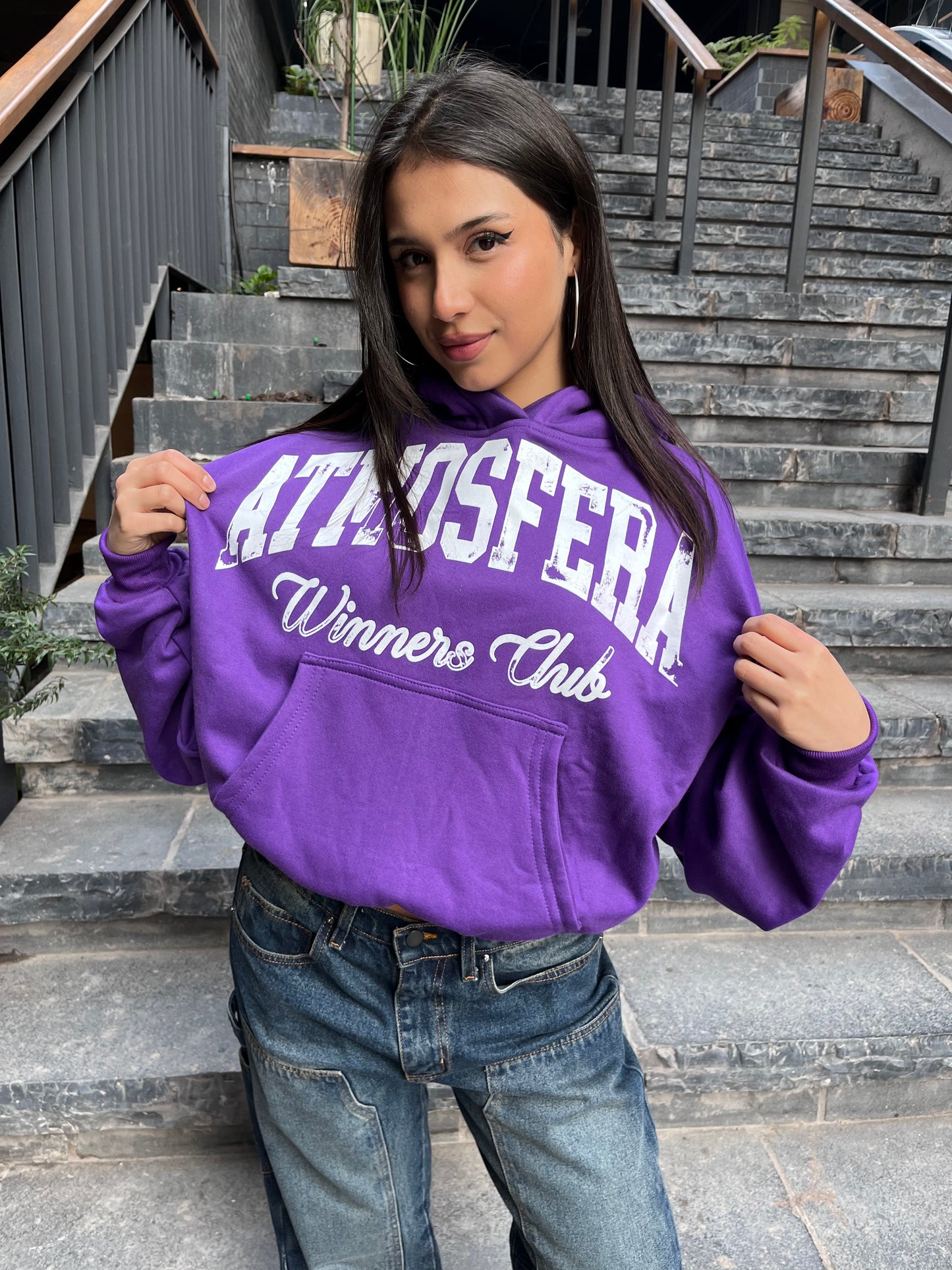 Poleron Boxy Fit Atmosfera Winniers Club MORADO        PRE - ORDEN 15 Días Hábiles