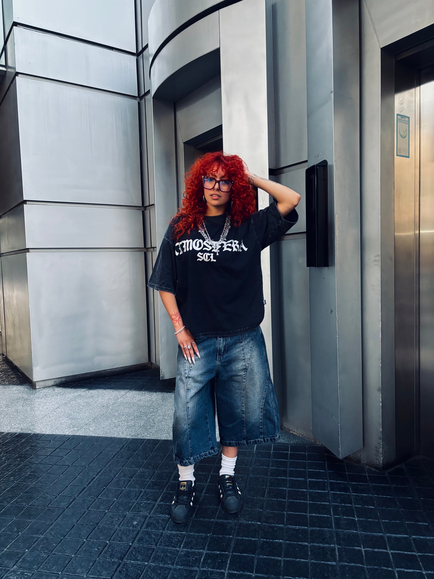 Polera Boxy Fit Atmosfera Crux Nior Grabillada