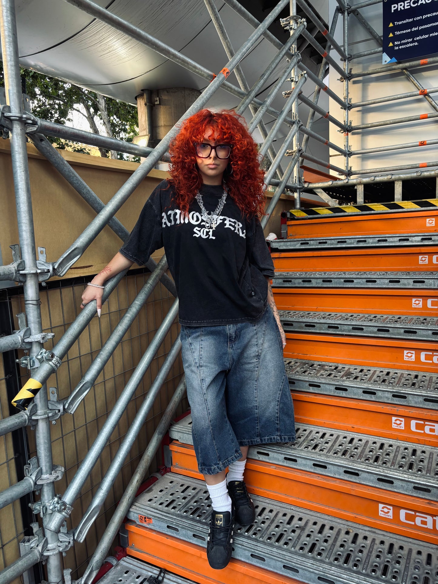 Polera Boxy Fit Atmosfera Crux Nior Grabillada