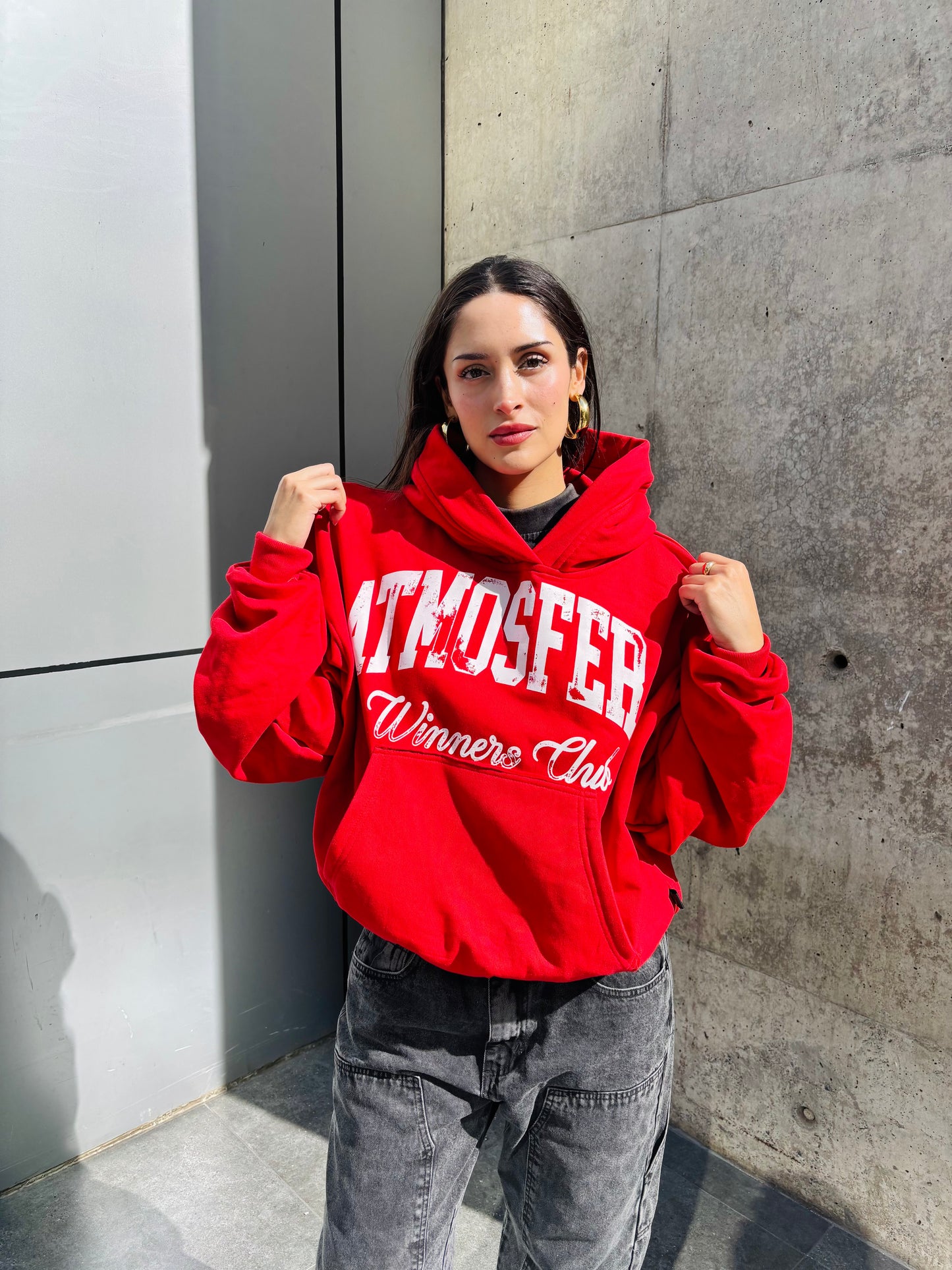 Poleron Boxy Fit Atmosfera Winniers Club Rojo . PRE - ORDEN 15 Días Hábiles