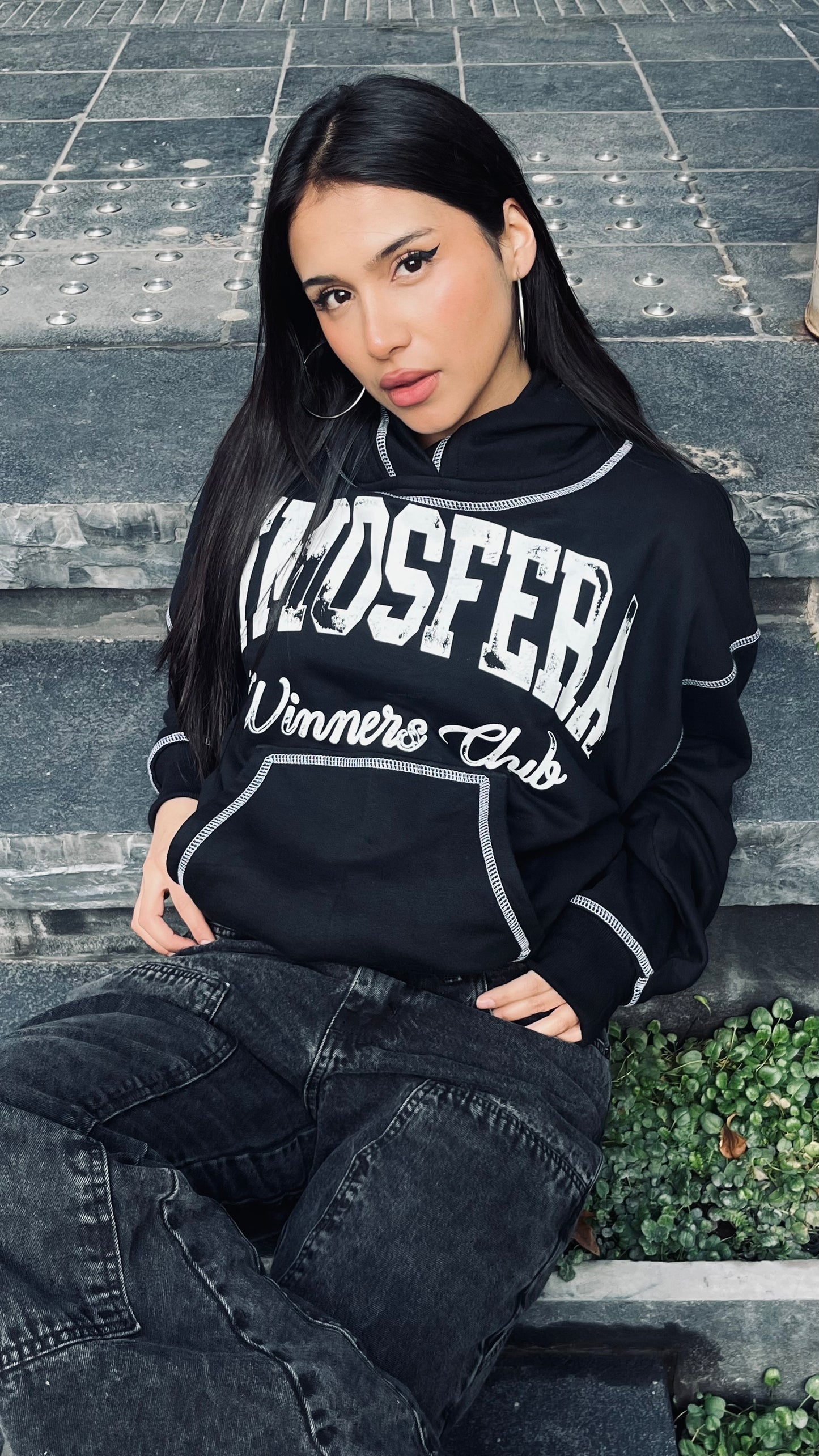 Poleron Boxy Fit Atmosfera Winniers Club Negro  Remallado Blanco . PRE - ORDEN 15 Días Hábiles